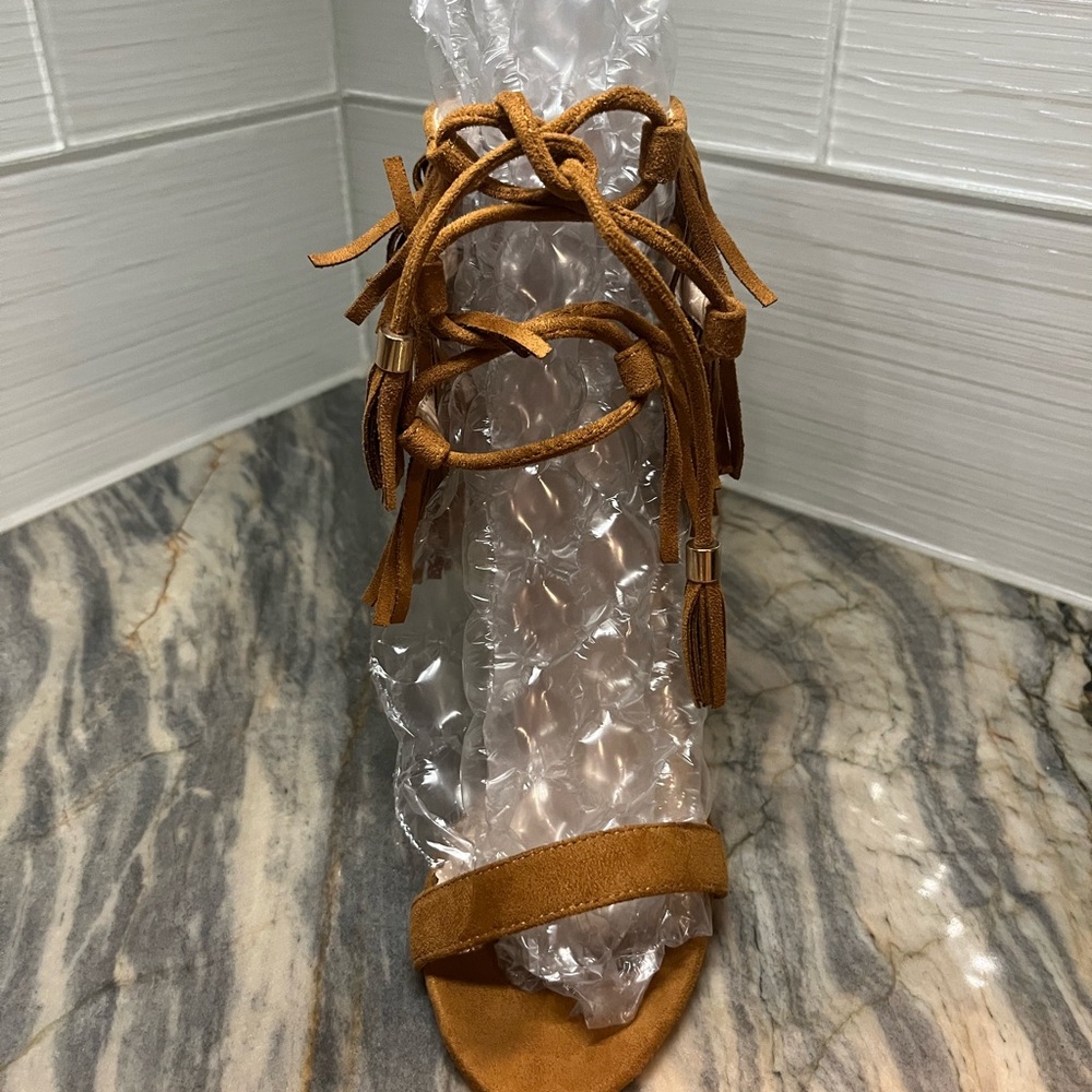 Open Toe Brown Suede Fringe Tassle Heels Pumps Stilettos 7.5
3 3/4” heel - Picture 2 of 12